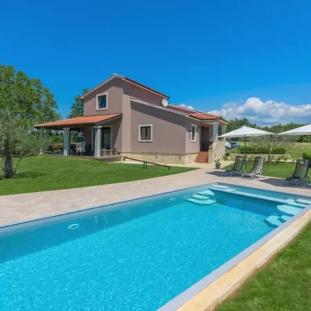 House Holiday home Tinjan