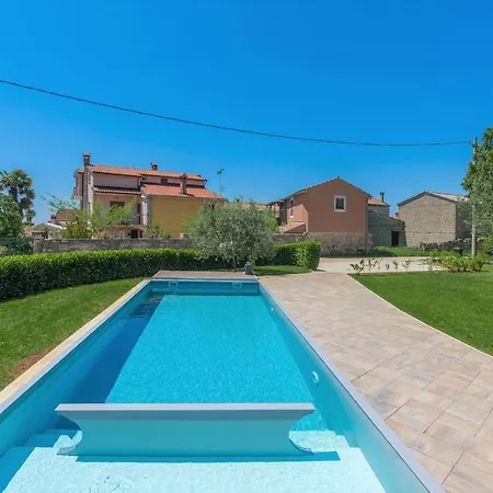 House Holiday home Tinjan