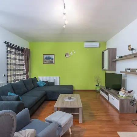 House Holiday home Tinjan