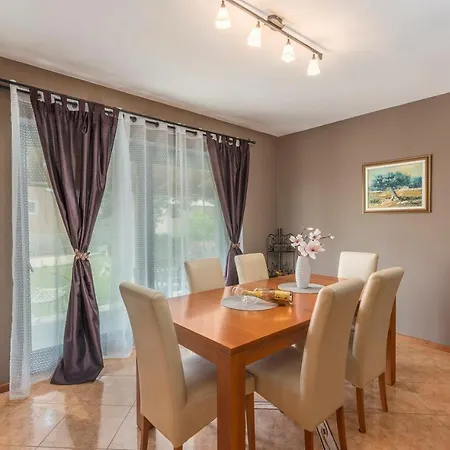House Holiday home Tinjan