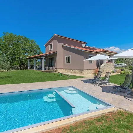 Dom wakacyjny House *